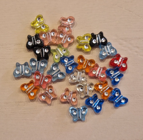 30 Stück Acrylperlen Schmetterlinge mit Steinchen